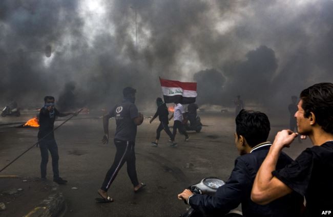 يواجه المحتجون يوميا محاولات القوات الأمنية لصدهم